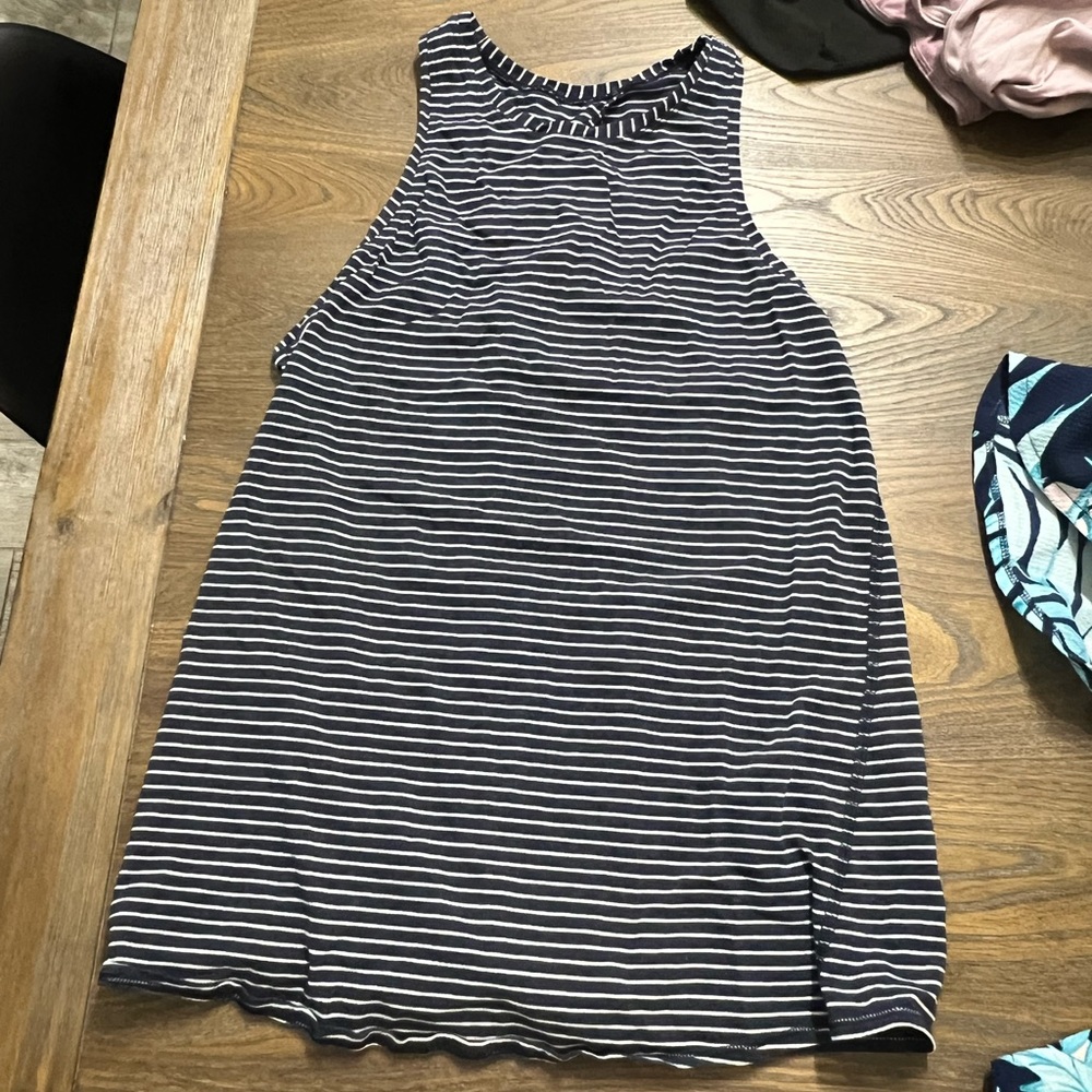 Lululemon Women Tank Top. Size 6
